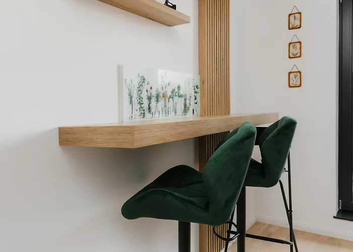 The Forest - Luxe Central Apt With Free Secured Parking
