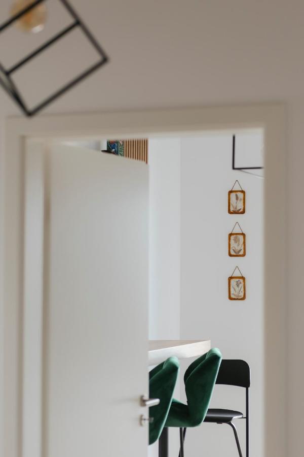 The Forest - Luxe With Free Secured Parking Apartment Brasov