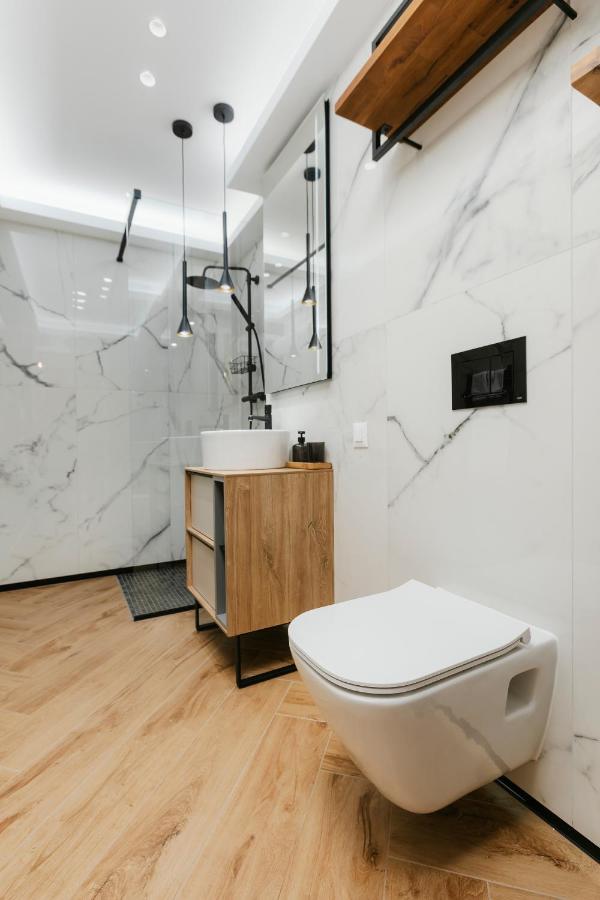 The Forest - Luxe With Free Secured Parking * Brasov