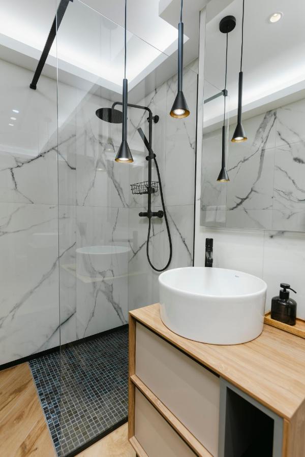 The Forest - Luxe With Free Secured Parking Apartment *