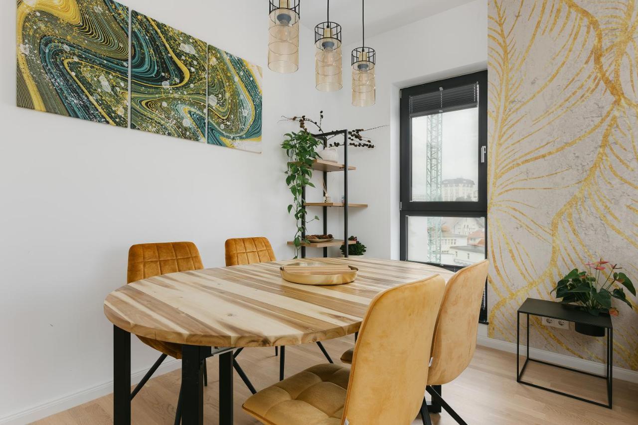 The Forest - Luxe With Free Secured Parking Apartment Brasov