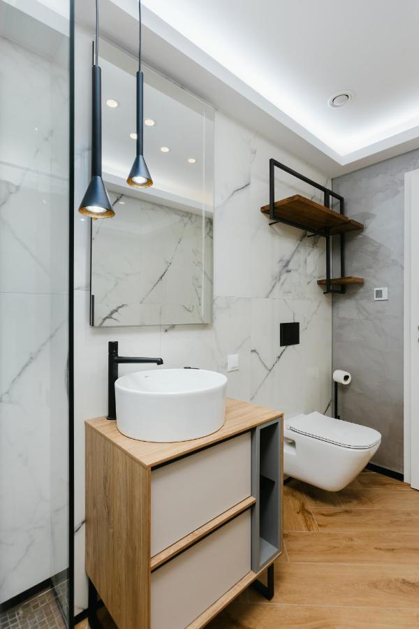 Apartment The Forest - Luxe With Free Secured Parking *