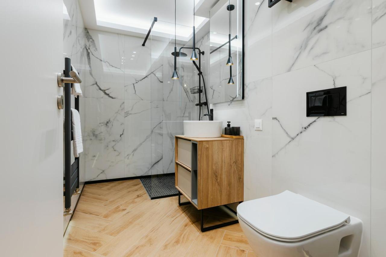 The Forest - Luxe With Free Secured Parking Apartment Brasov