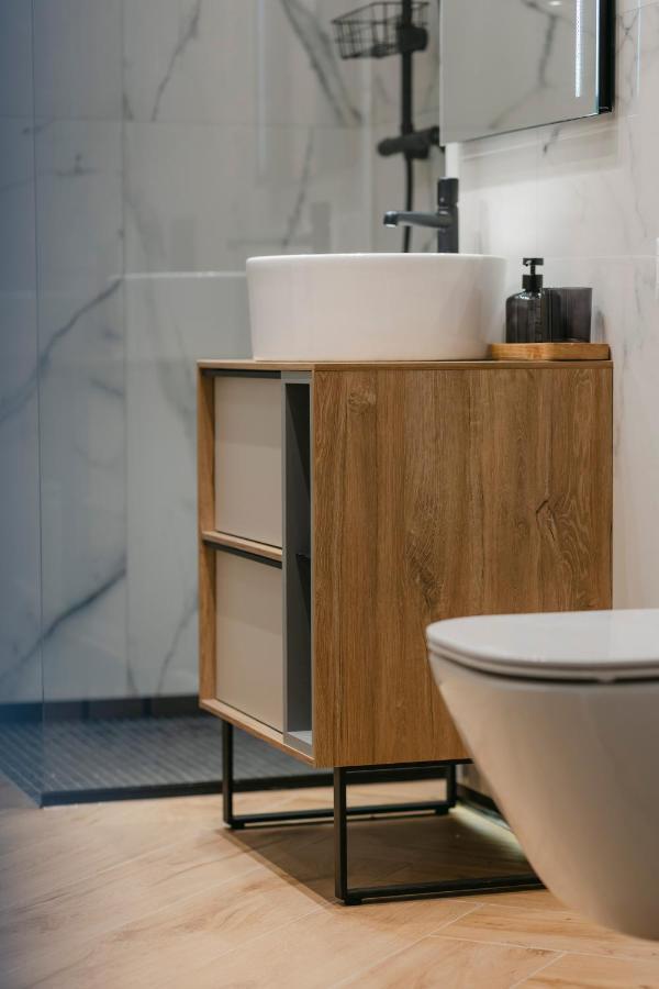The Forest - Luxe With Free Secured Parking Apartment *